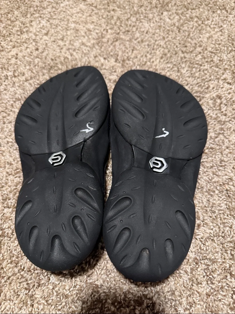 Ocean Pacific (OP) Adrenaline Leather Flip Flops (9)
